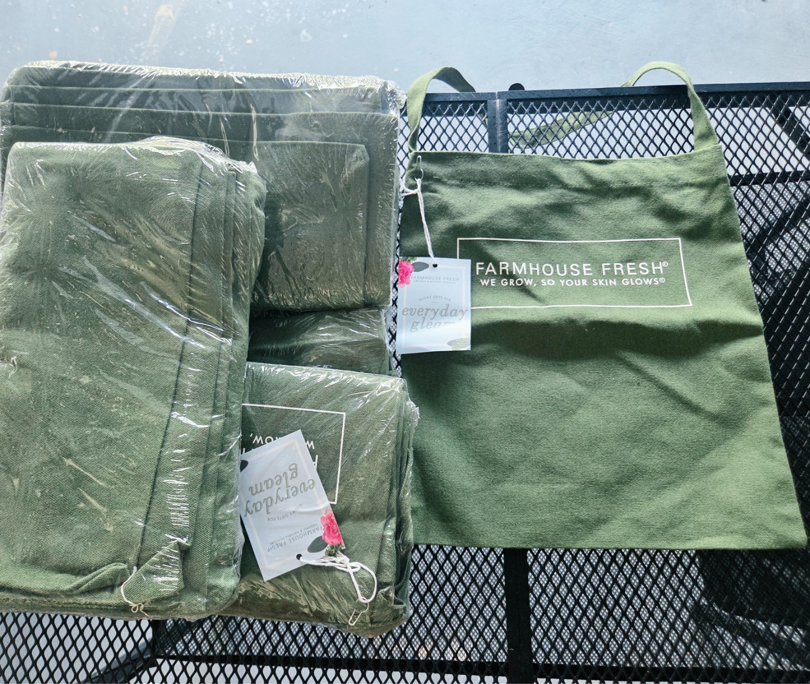 30 FHF Farmhouse Fresh Green Canvas Tote Bags (Lot of 30 Bags) Skincare