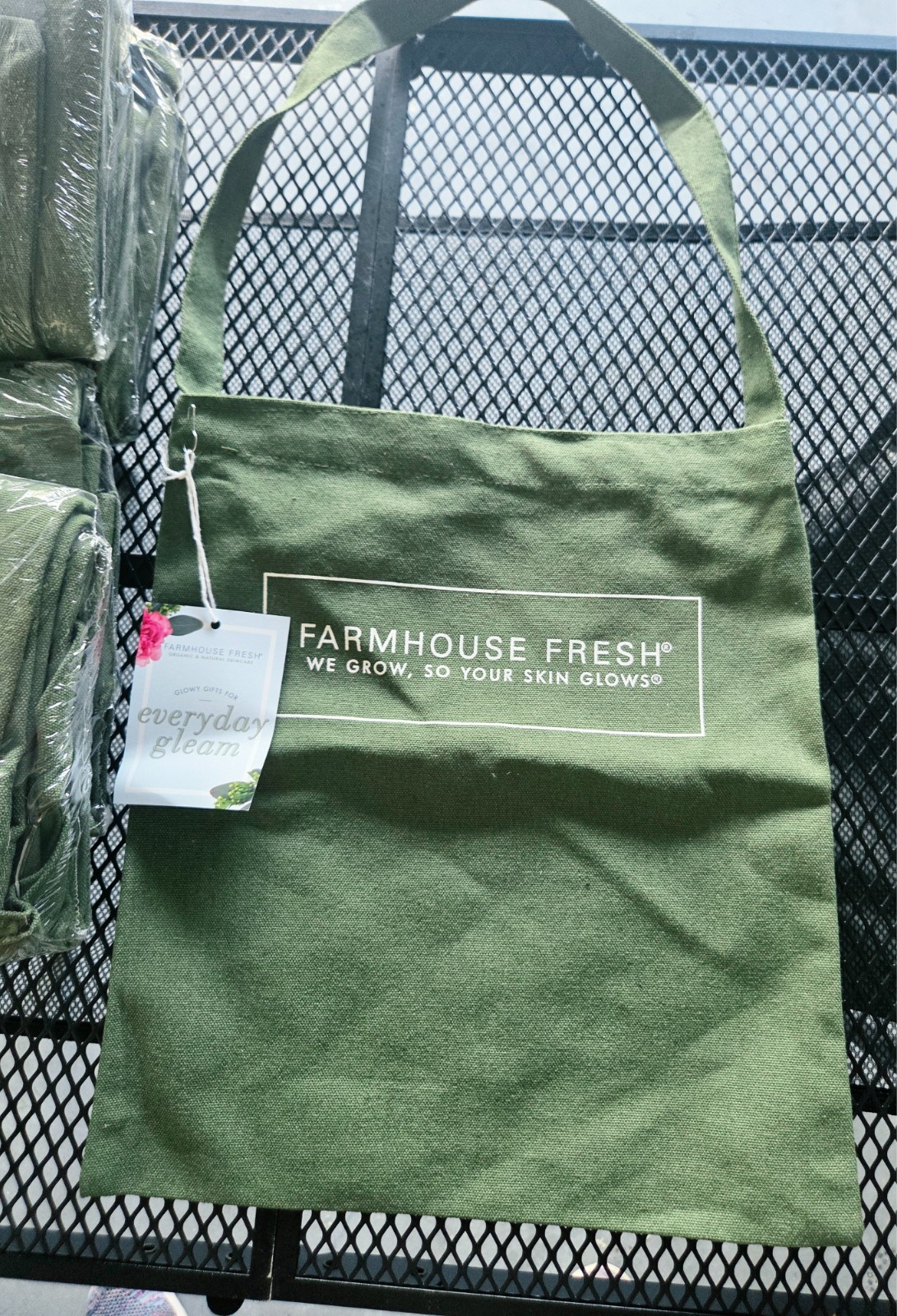 30 FHF Farmhouse Fresh Green Canvas Tote Bags (Lot of 30 Bags) Skincare