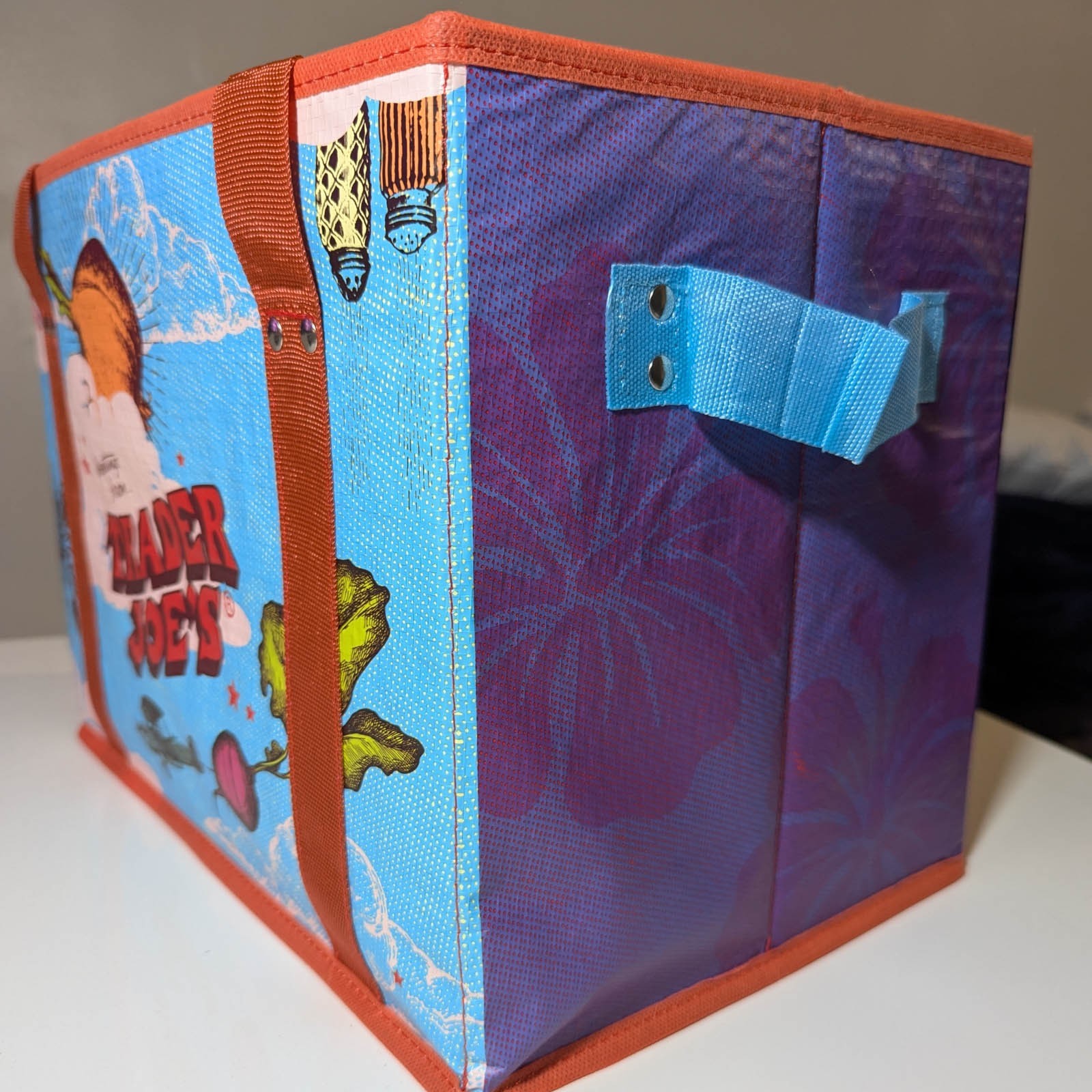 AUTHENTIC TRADER JOE’S MOON & SKY COLLAPSIBLE TOTE – GLOBAL STATUS SYMBOL – RARE
