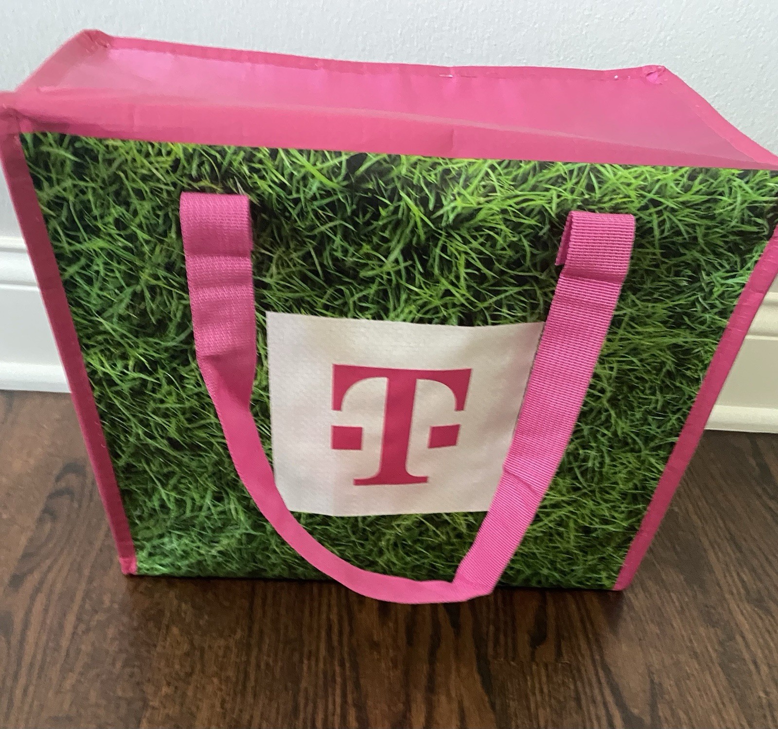 T-Mobile Insulated Reusable Shopping Tote Bag with Zipper Outdoor Grass Design