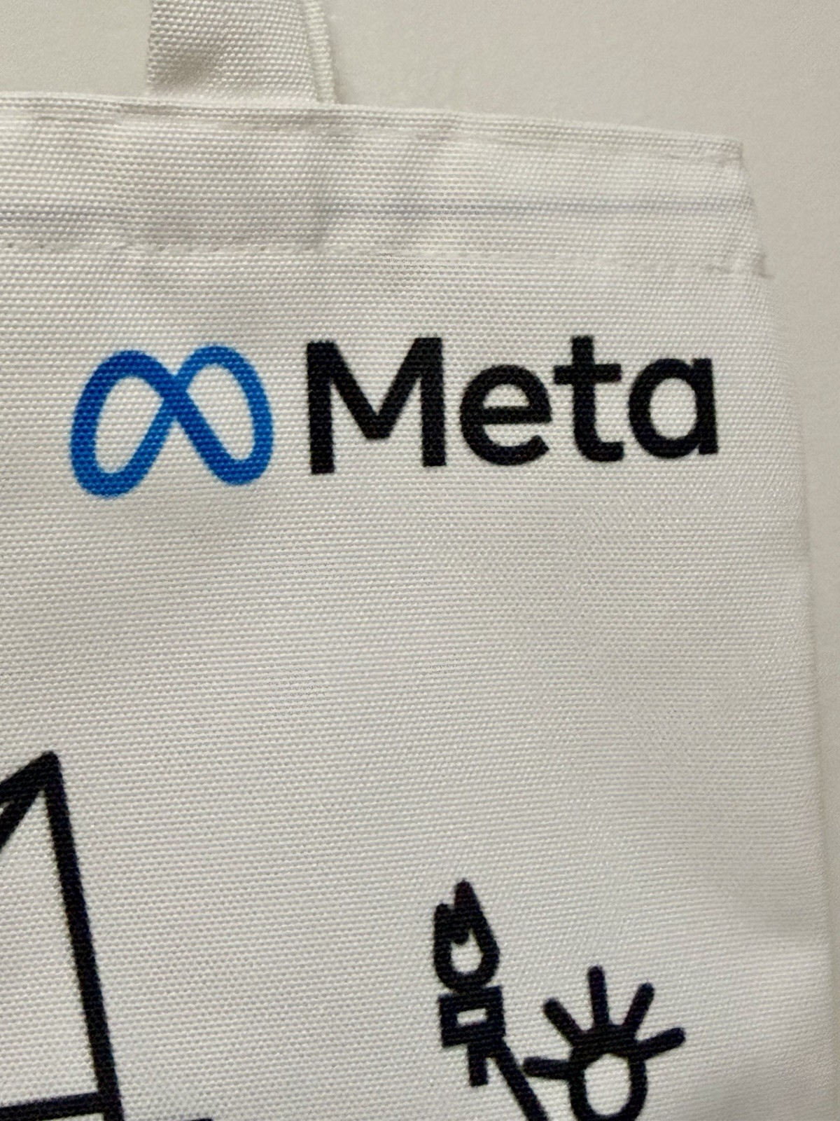 META Made of Recycled Water Bottles White NYC Skyline Shoulder Tote Bag NEW