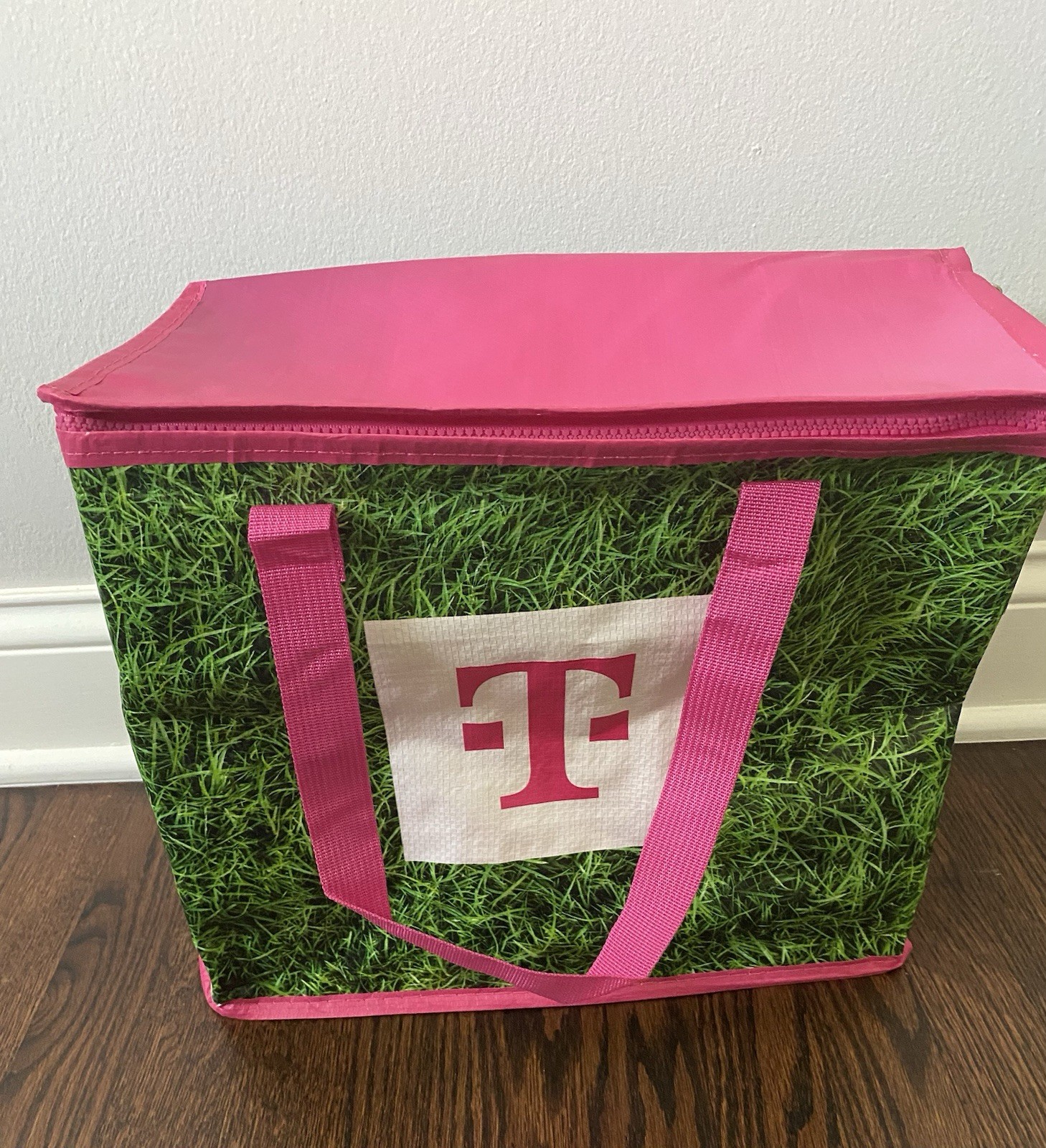 T-Mobile Insulated Reusable Shopping Tote Bag with Zipper Outdoor Grass Design