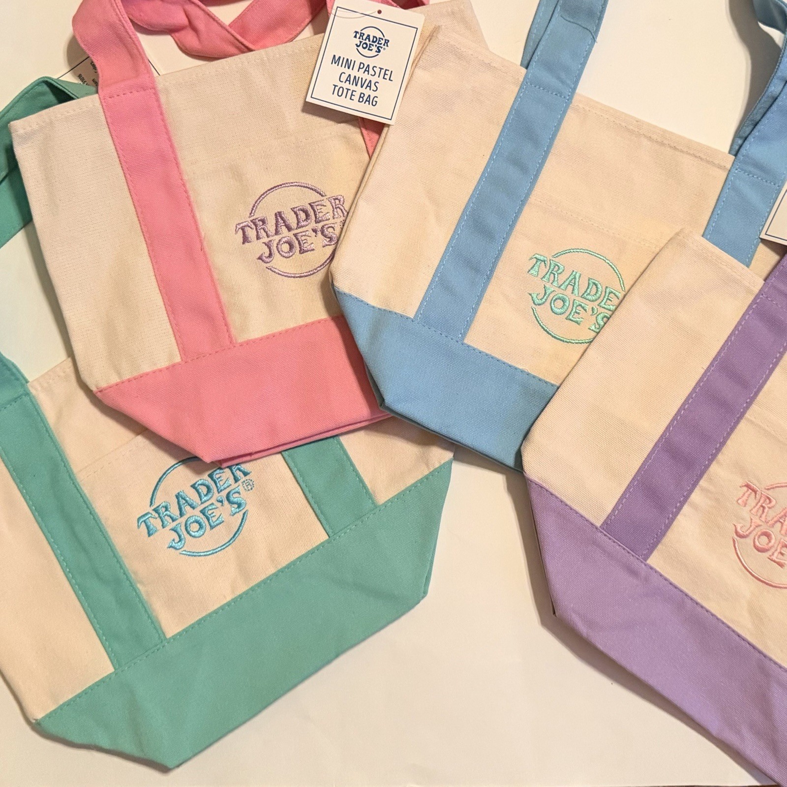 New Trader Joe’s Canvas Tote Bag Set 4 Mini Pastels & 1 Large Lavender Tote NWT
