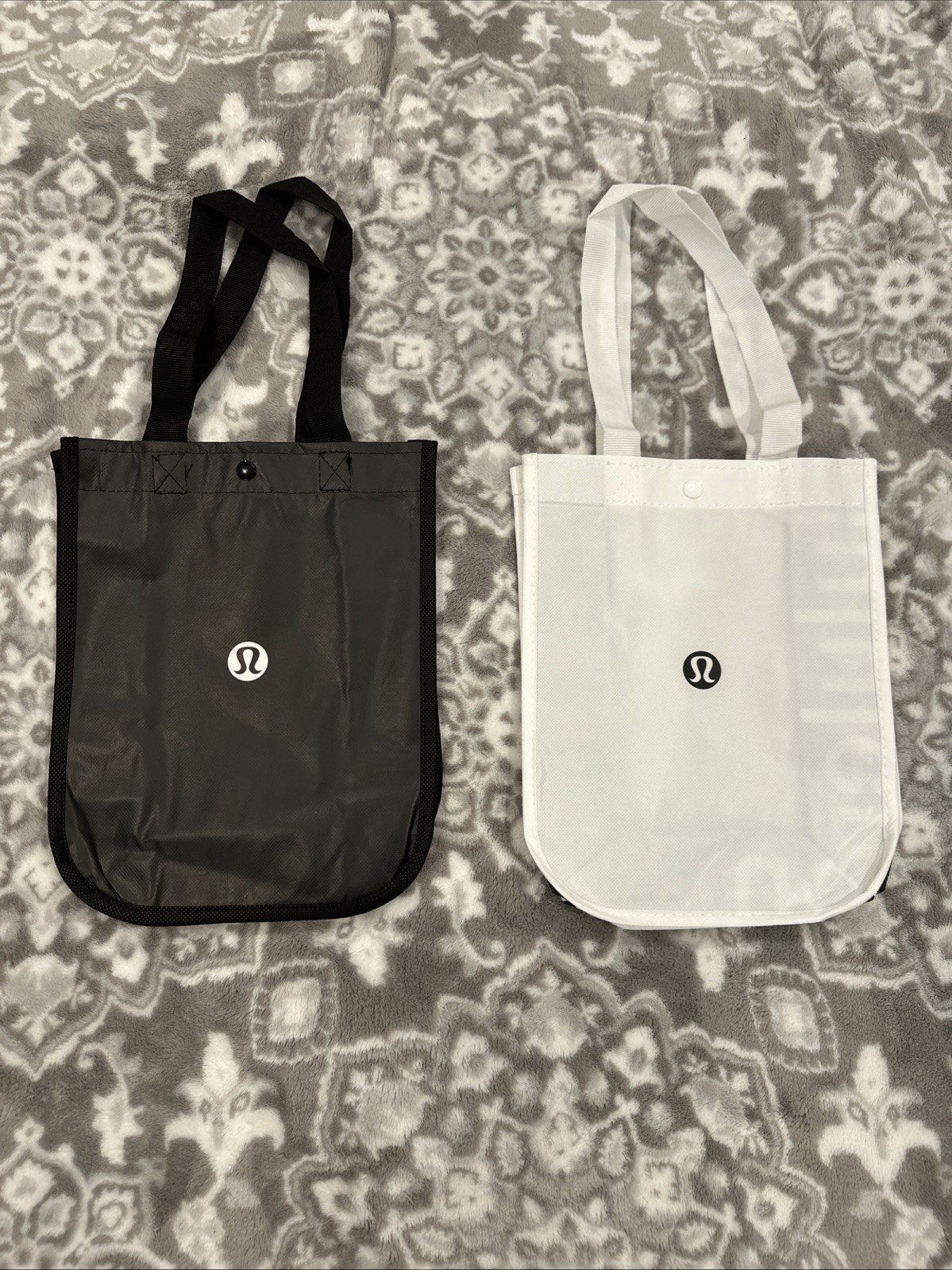 Lululemon white and black Small shopping tote bag bundle of 2. New 12inx9in
