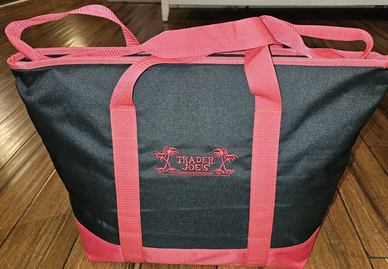 Brand New Trader Joes Black Red Extra Large Reusable Insulated Bag Lot Of 2