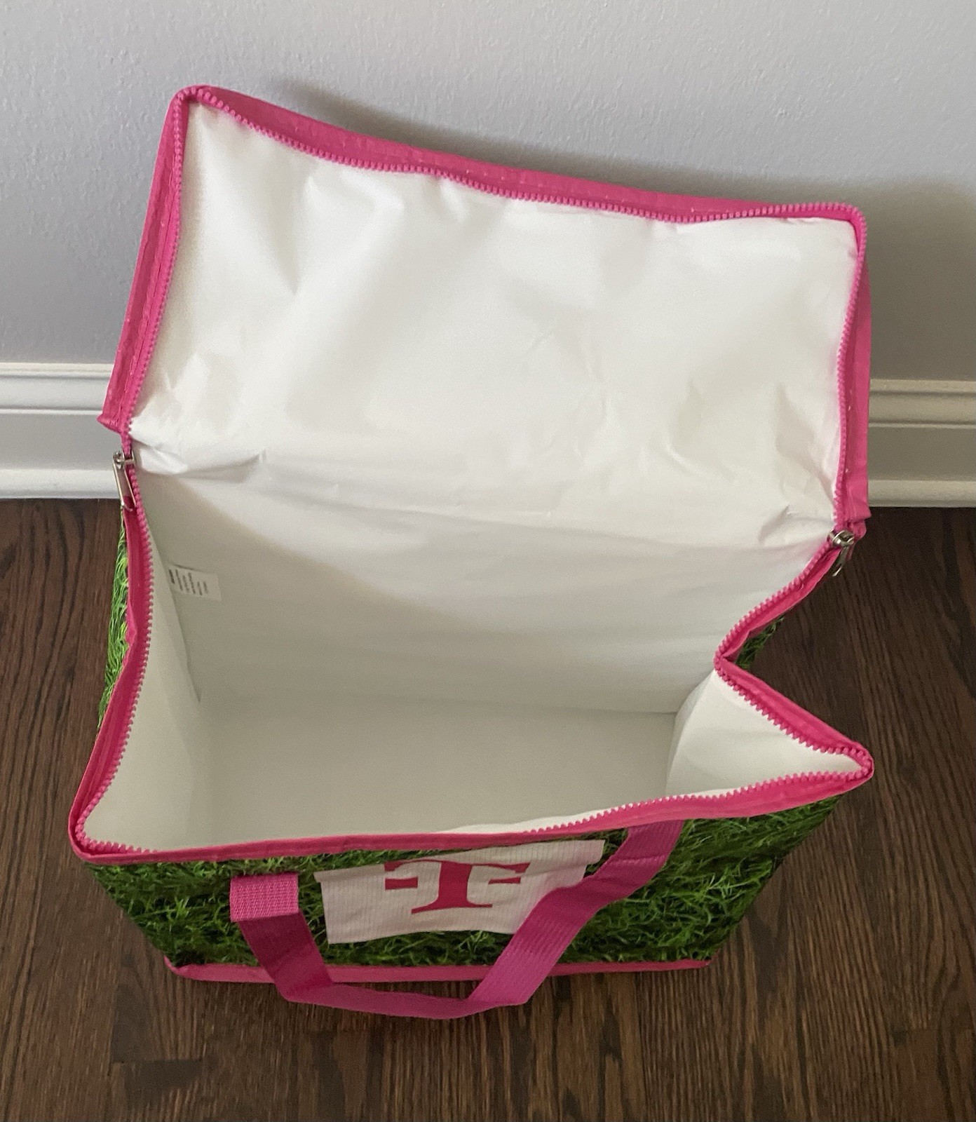 T-Mobile Insulated Reusable Shopping Tote Bag with Zipper Outdoor Grass Design