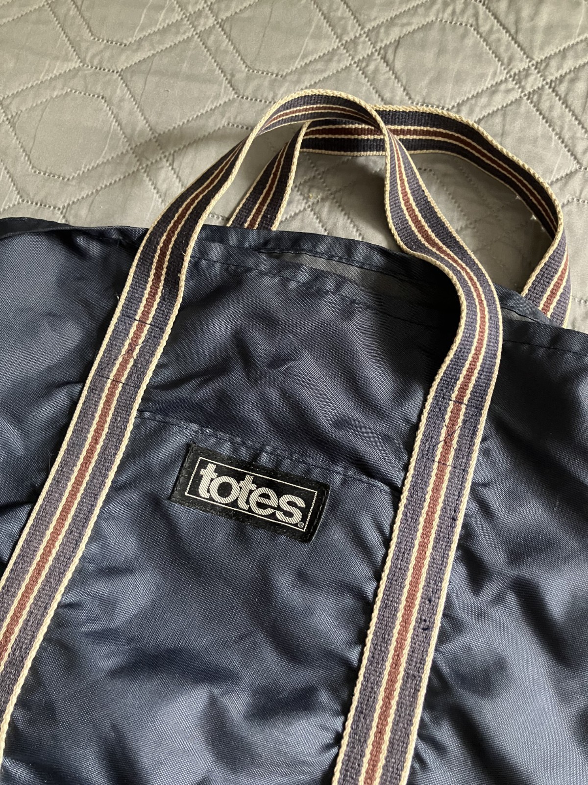 Totes – Retro Blue Nylon Reusable Shopping Bag w/ Foldable Compact Enclosure
