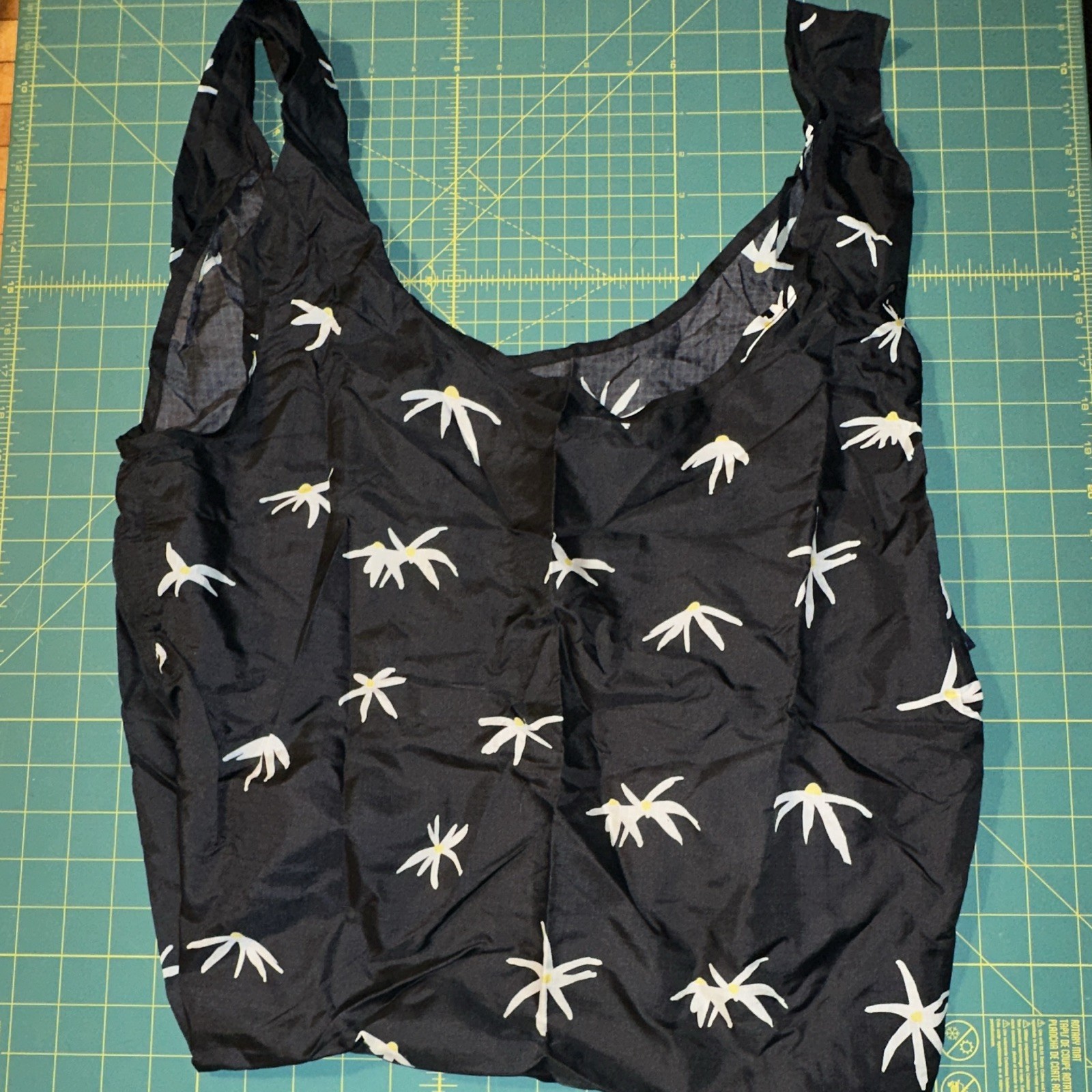 BAGGU Black Floral Wilted Daisy Print Nylon Reusable Bag RARE OUT OF PRINT