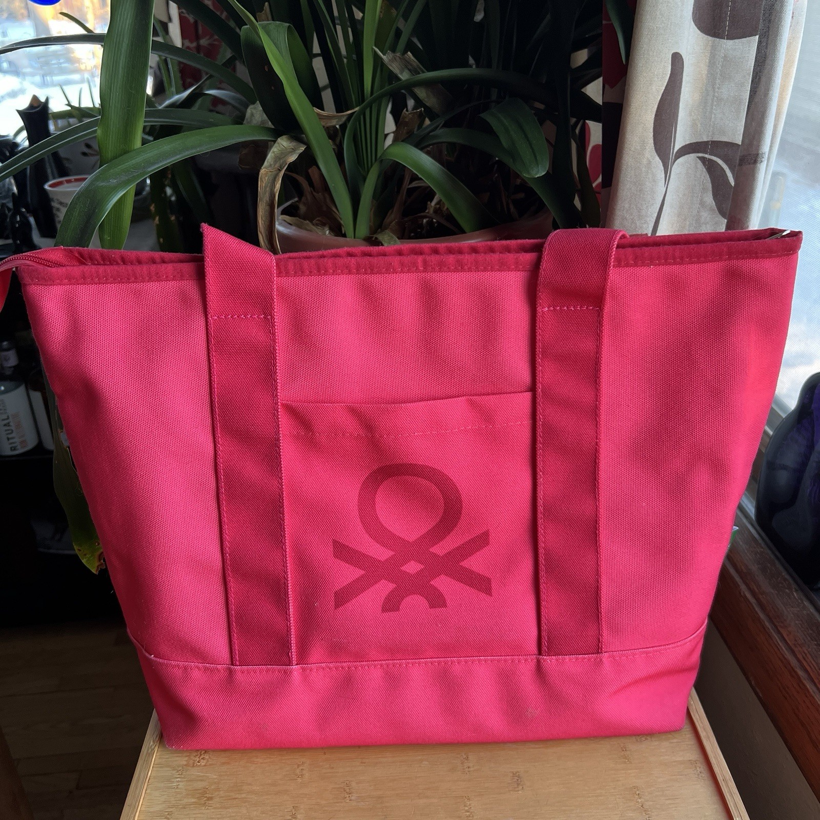 United Colors Of Benetton Pink Insulated Zippered Logo Tote Bag 19×14