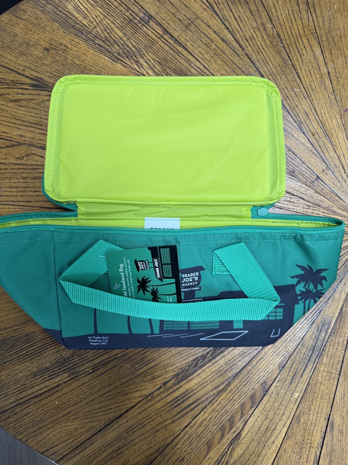 🟩 Trader Joes Mini Insulated Bag Set of 2 Red Green Limited Edition Holiday 🟥