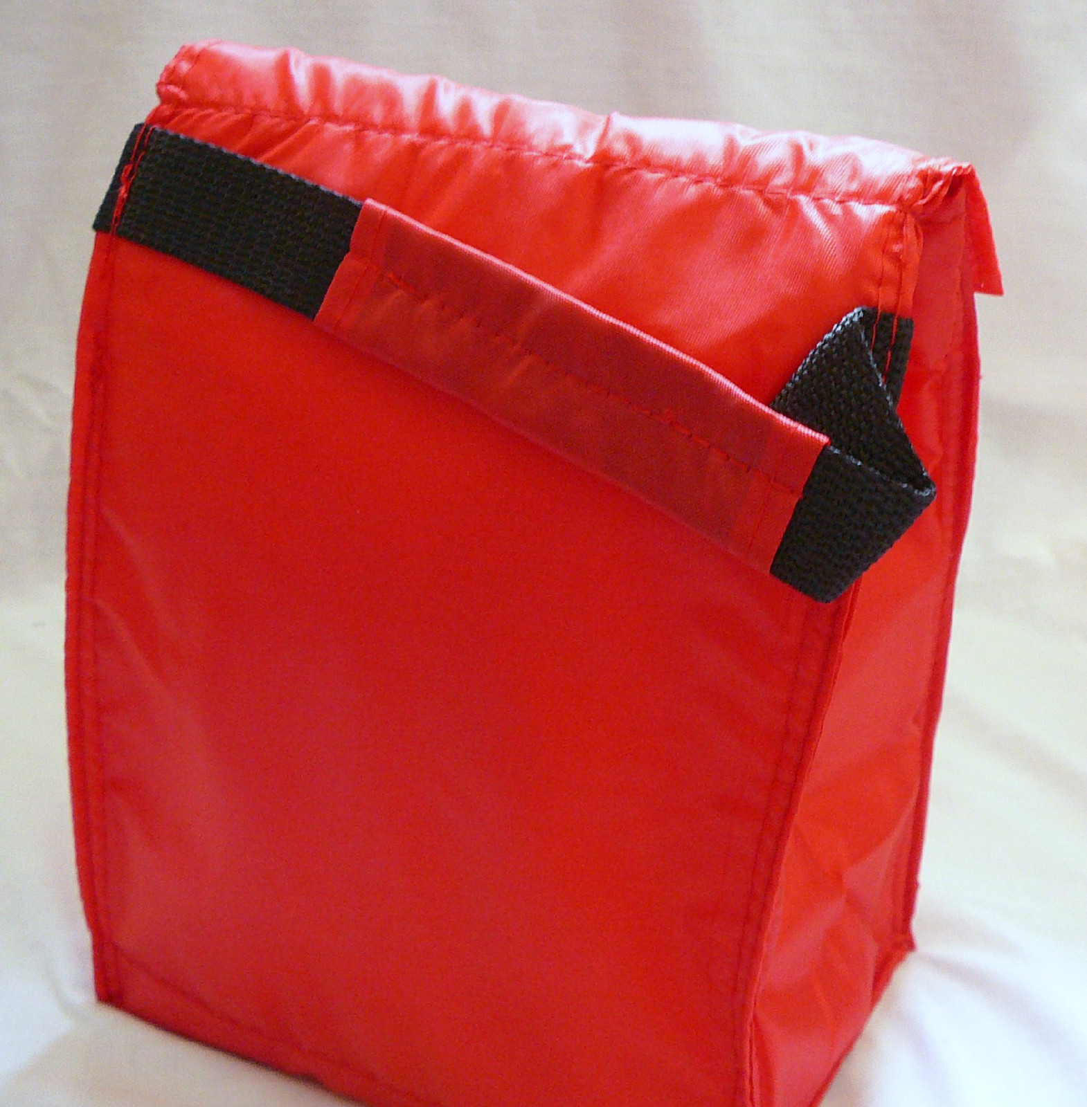 LUNCH BAG Reusable Insulated – SOLID RED – Tab Closure – Front Pocket – Handle