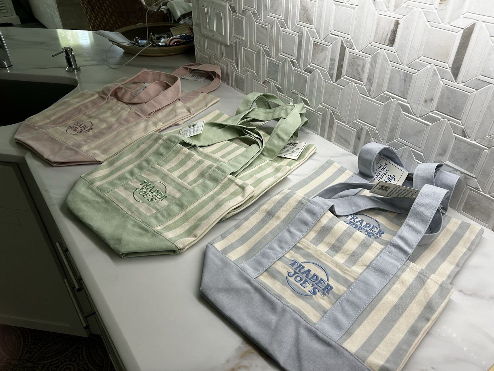 Trader Joe’s Lot of 8 Canvas Totes 3 Green 3 Pink 2 Blue 10.5x13x10.5 New