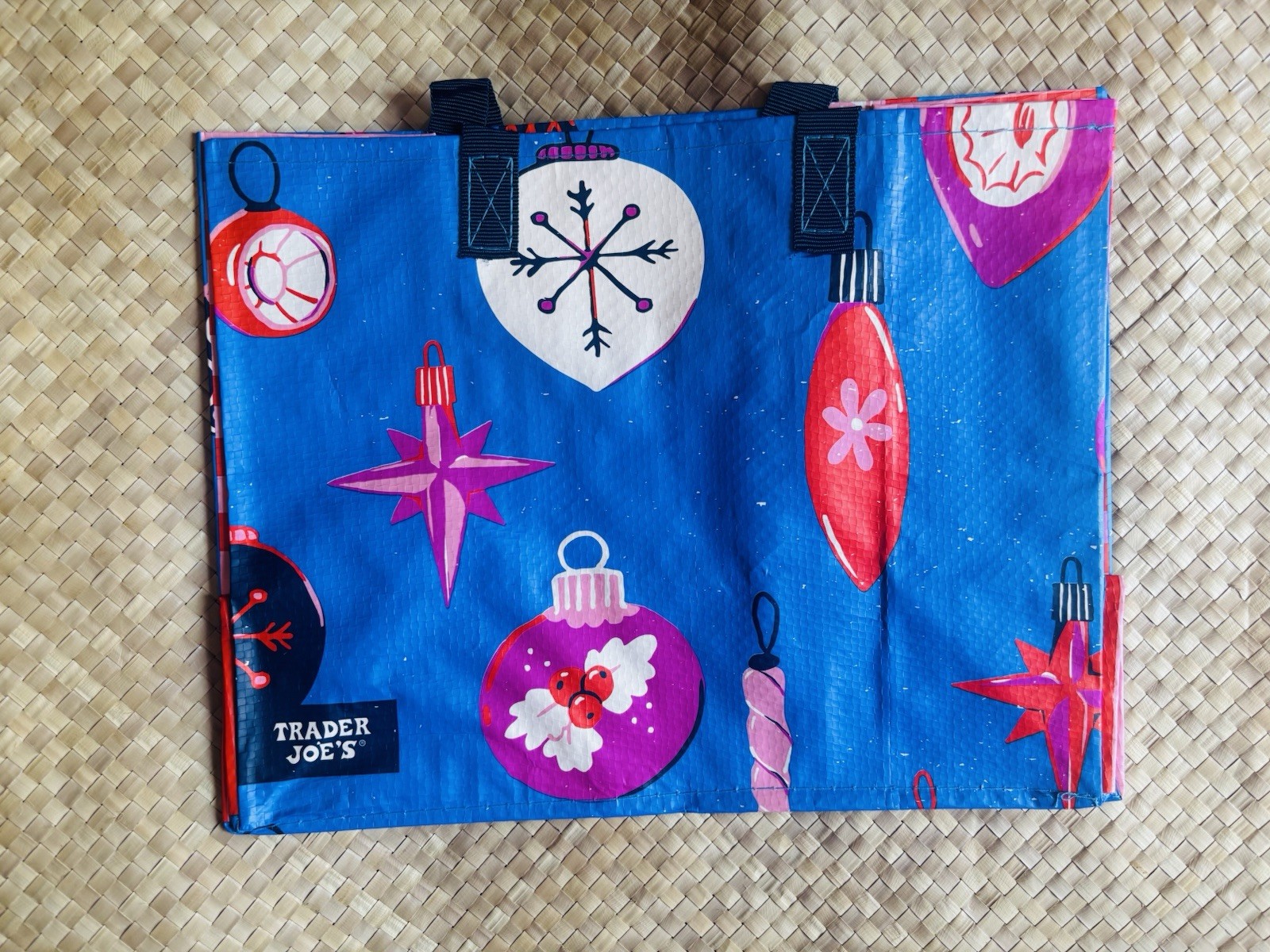 Trader Joe’s Reusable Holiday Gift Bag BLUE NEW with Tags