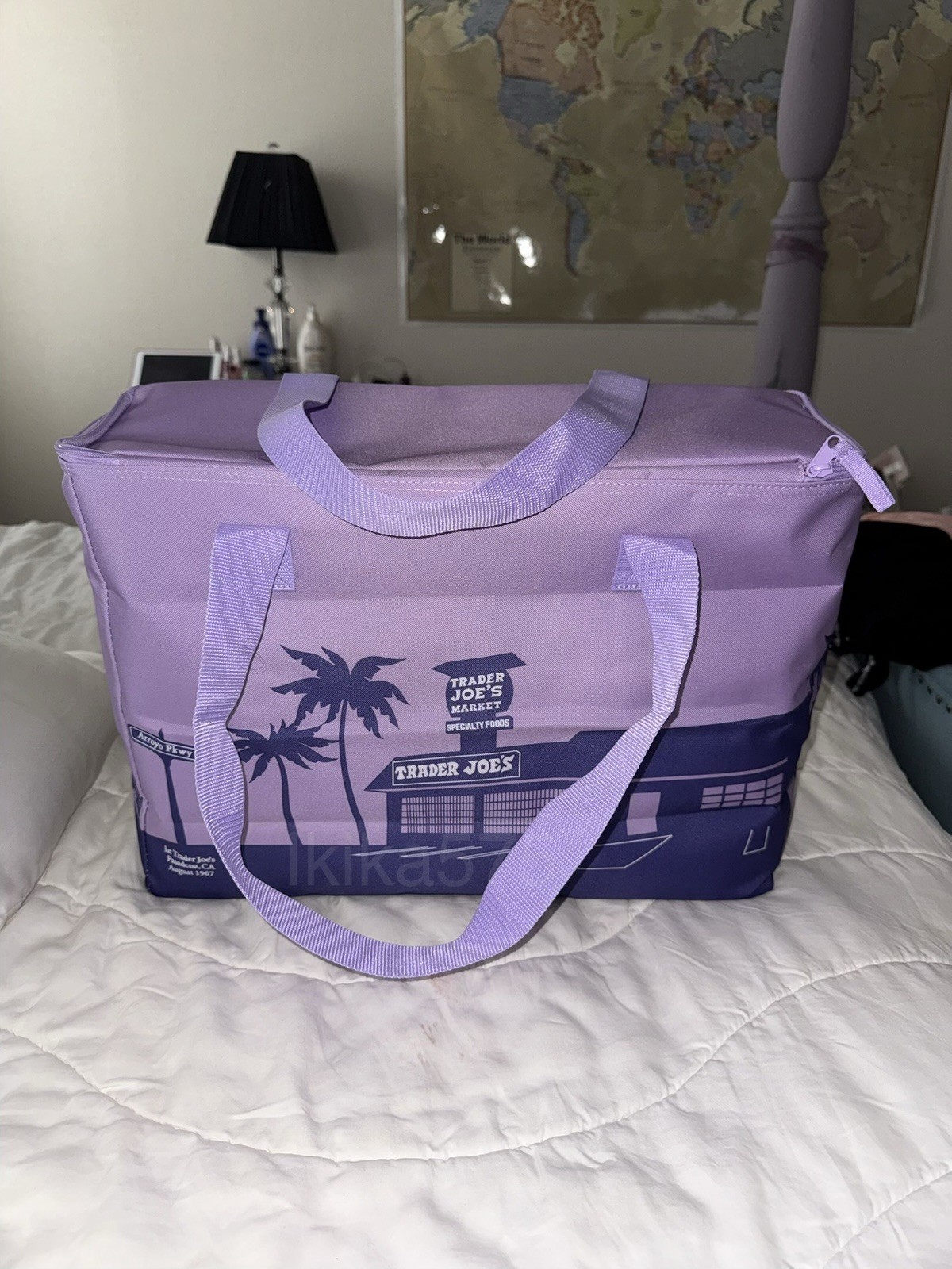 Trader Joe’s Large 8 gal Purple Insulated ReusableBag with Zipper 18×13.5×8″