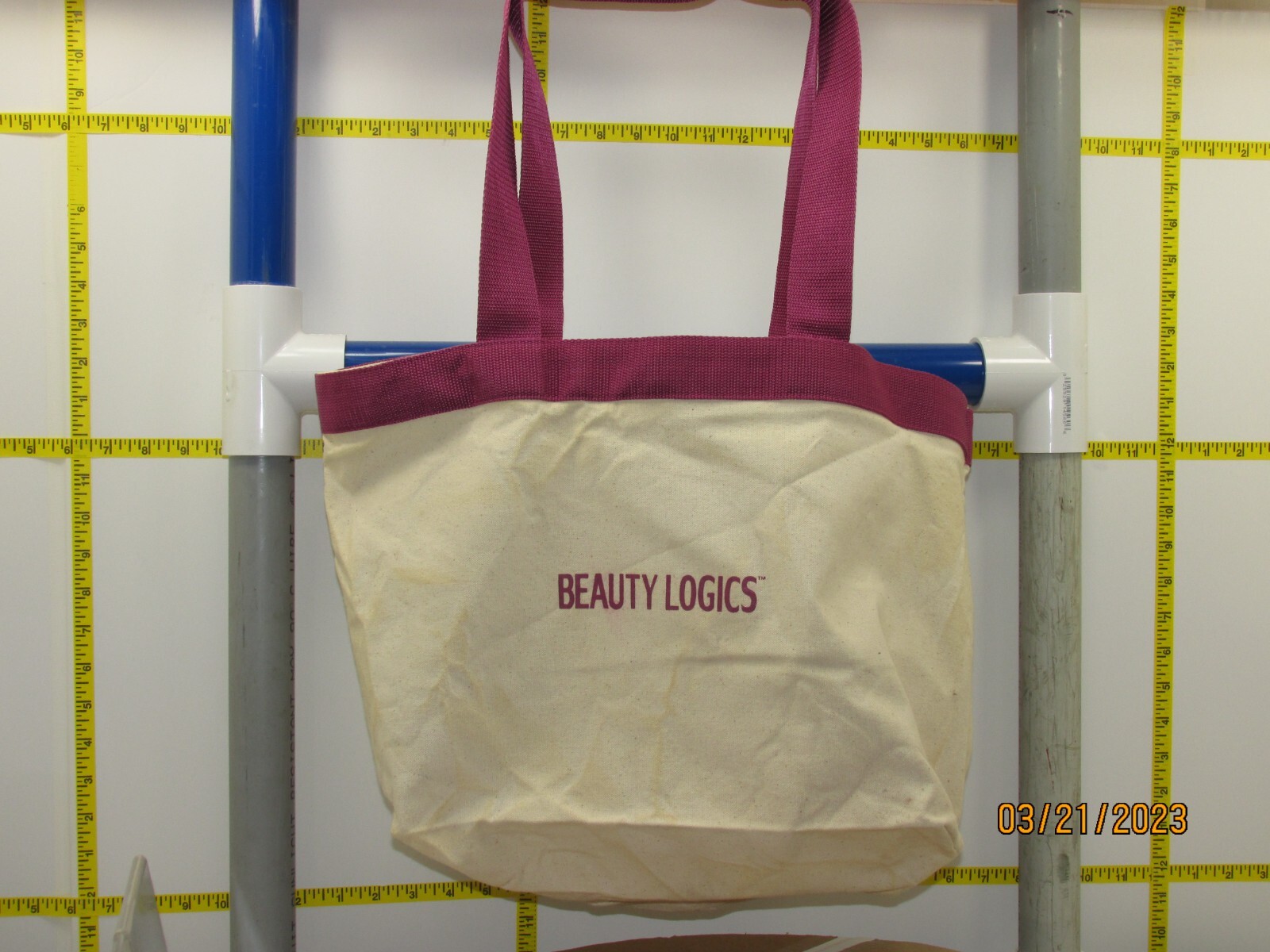 The listing is for:(1) Beauty Logics HD Canvas Tote Bag-see photos
