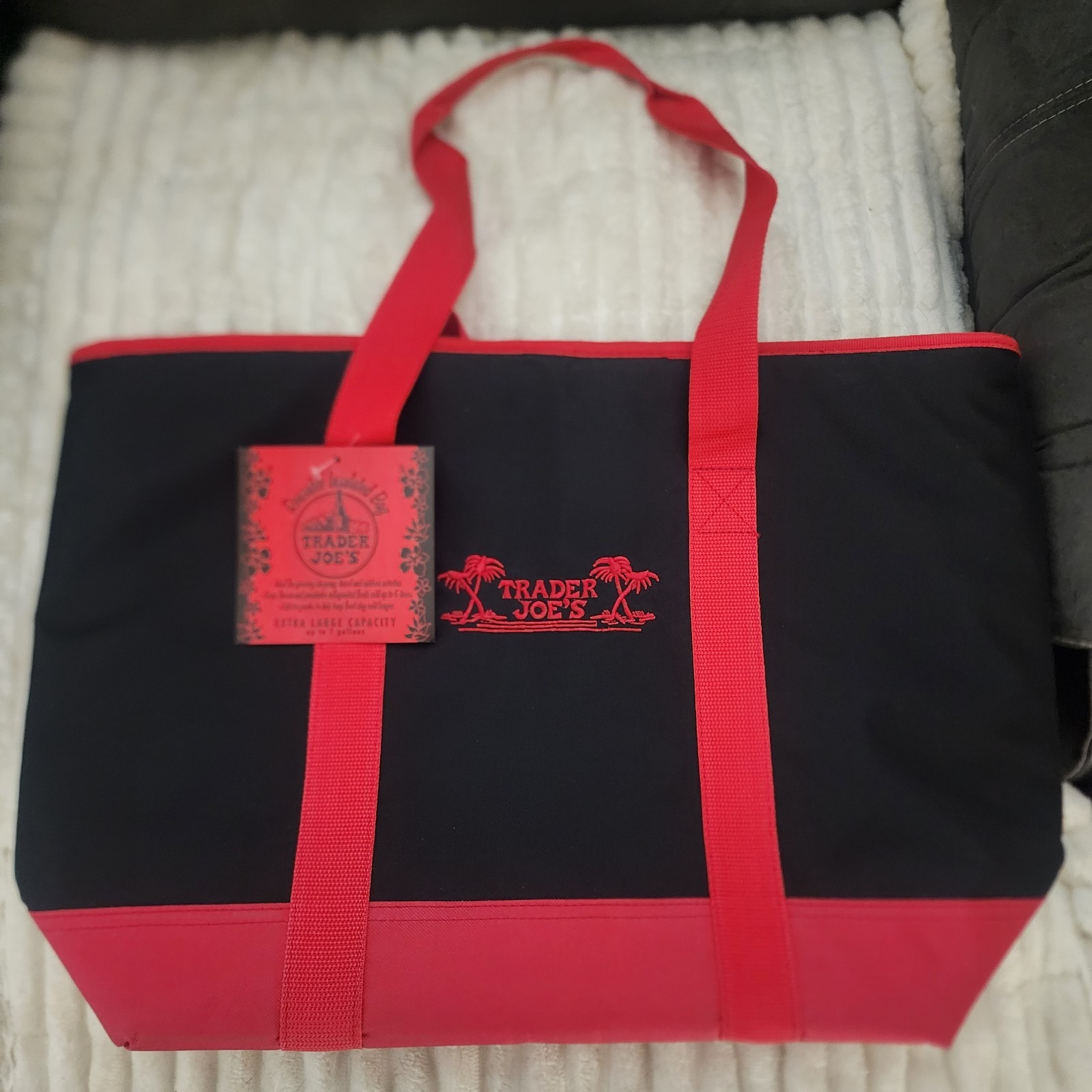 Trader Joe’s Insulated Large Cooler Tote Bag With Zipper NWT Fits 7 Gallons