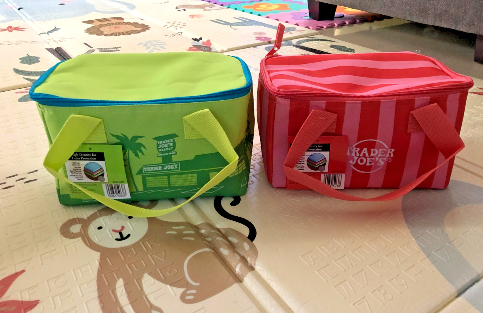 2pcs – Red Strip & Green Trader Joe’s 2026 Mini Insulated Tote In Hand Fast Ship