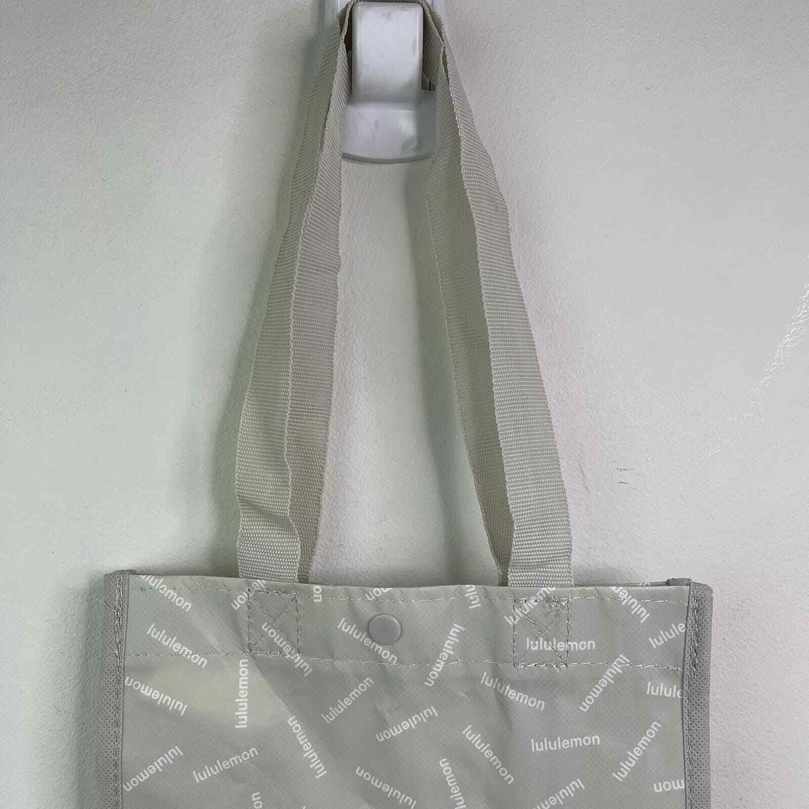 LULULEMON — Reusable Small Tote Gift Bag Logo Print Holiday 2022 Silver Gradient