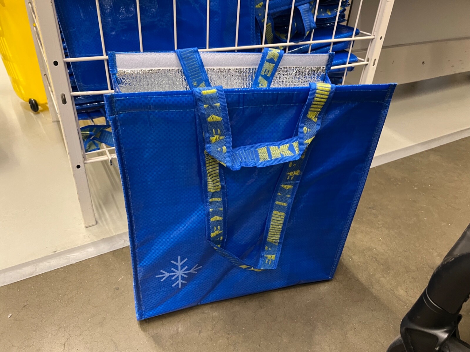NEW!! IKEA FRAKTA COOLER BAG! Generous Space! 5×15 ¾ ’ FREE SHIPPING
