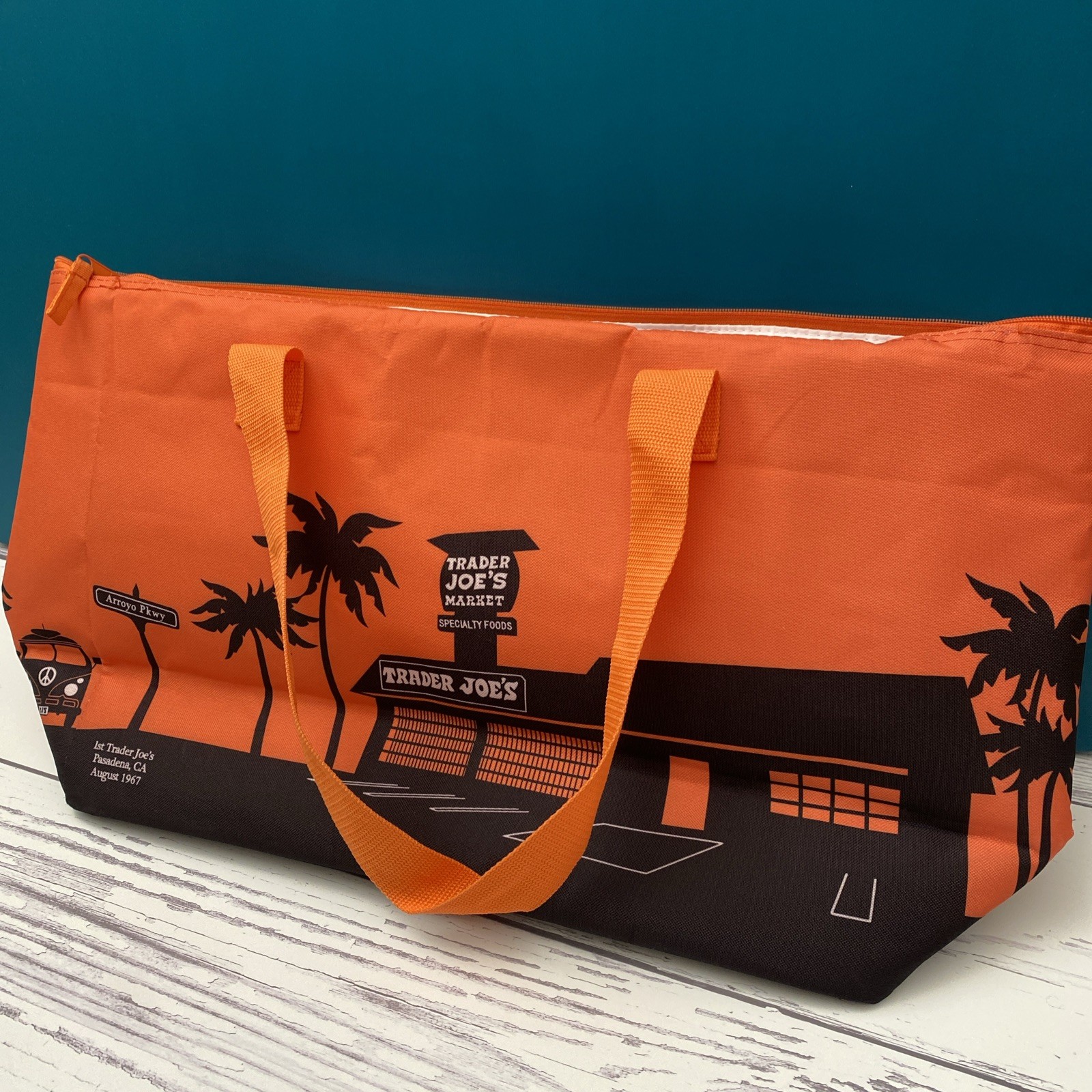 Trader Joe’s RARE ORANGE LARGE REUSABLE INSULATED BAG 8 Gallon SOLD OUT VGC