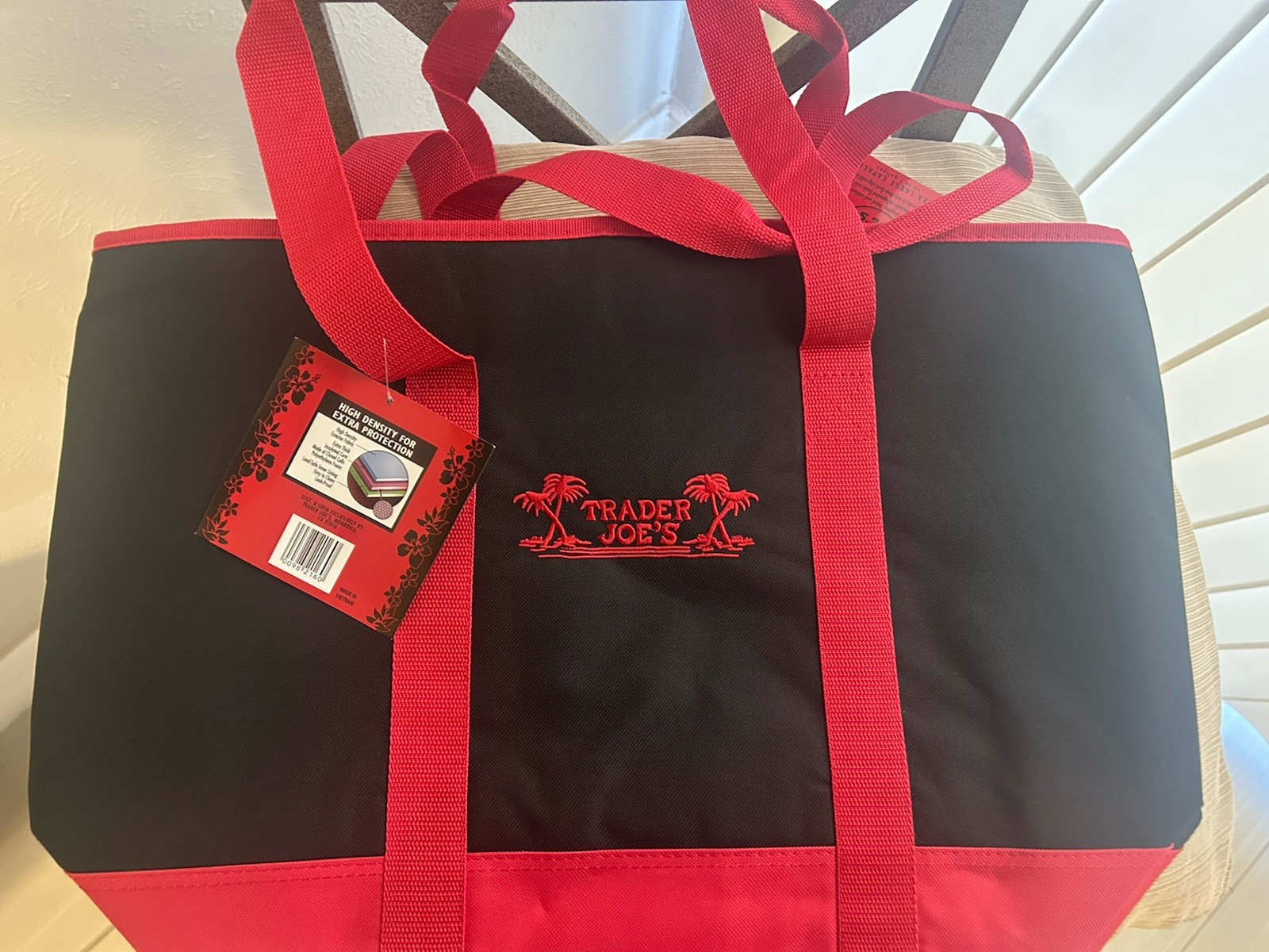 Trader Joe’s Black Red Insulated Large Cooler Tote Reusable Shopping Bag – NEW