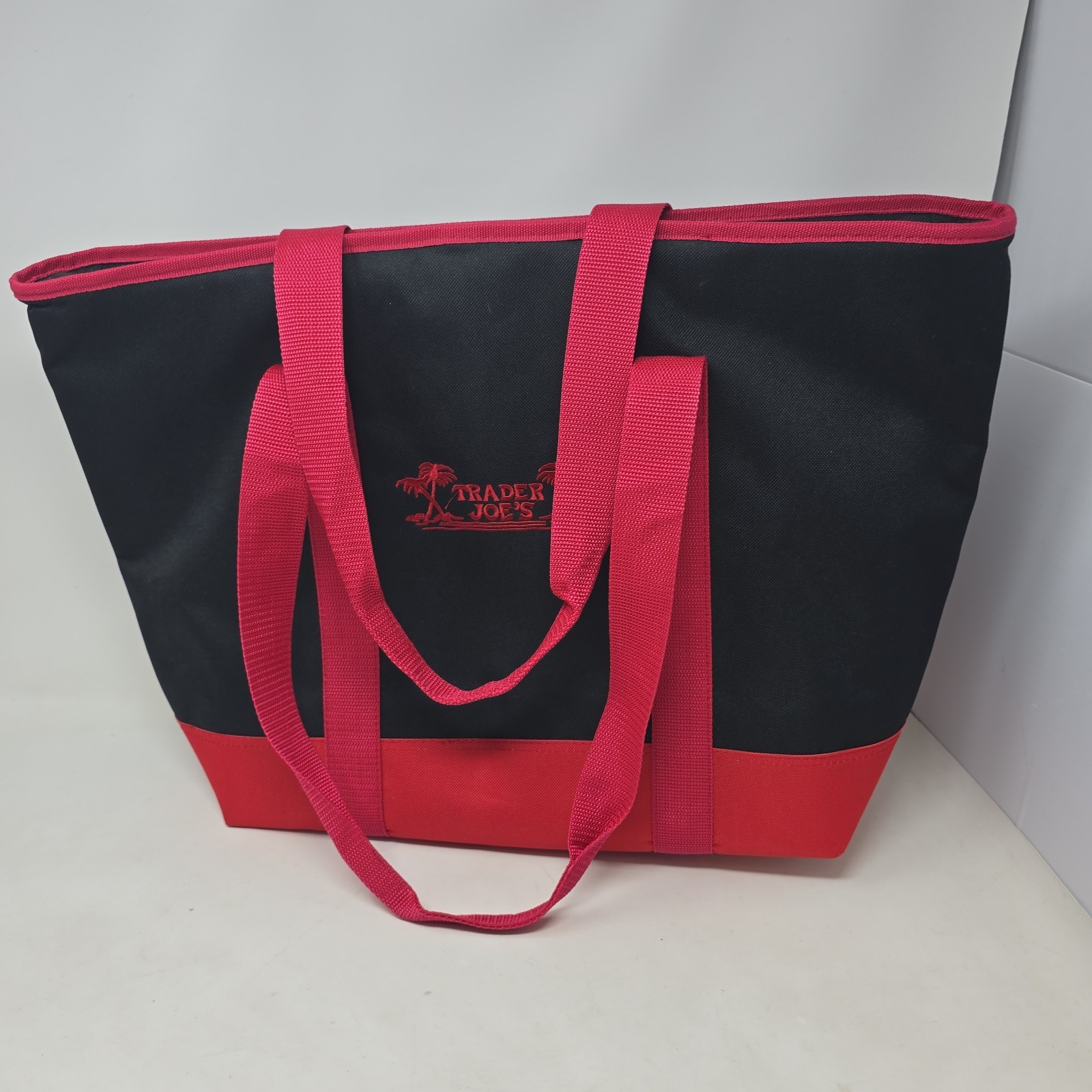 Trader Joes Black & Red Reusable Insulated Bag 7 Gallons 5 Hours Cool